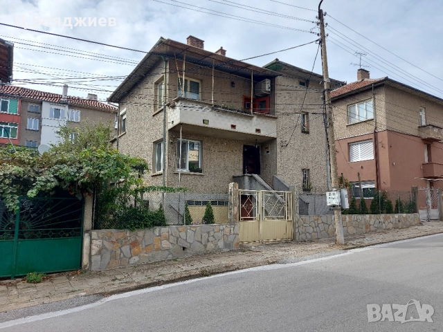 Имот, Топ локация, Двуетажна къща с гараж и самостоятелен двор, Център, гр.Горна Оряховица. 