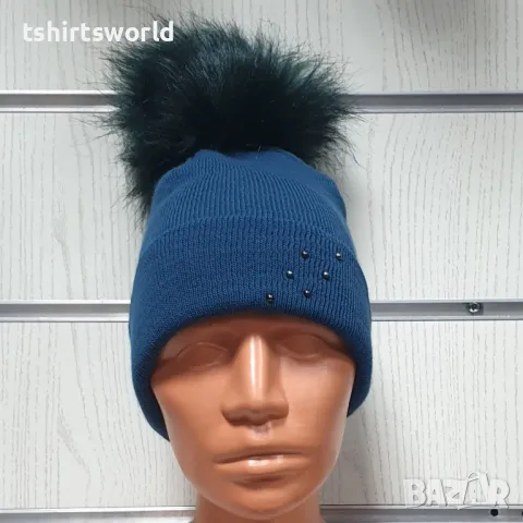 Нова зимна дамска шапка с подгъв и камъчета с пух/помпон, снимка 2 - Шапки - 48210398
