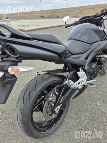 Мотоциклет SUZUKI GSR-600 