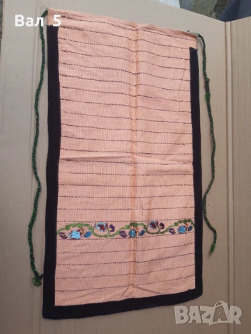 Автентична тъкана престилка , носия