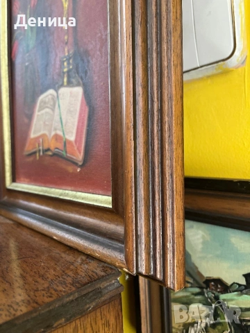 Маслена картина  Маслени бои и платно  Разтворена Библия, разпятие и съд  с червени лалета на червен, снимка 8 - Картини - 54073579