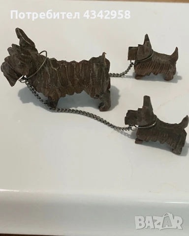 3 Винтидж(1900 -1949) дървени фигурки: Майка  и кученца.Миниатюри.