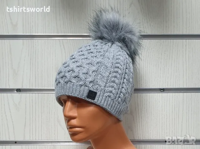 Нова дамска плетена шапка с помпон/пух в сив цвят, снимка 5 - Шапки - 48208897