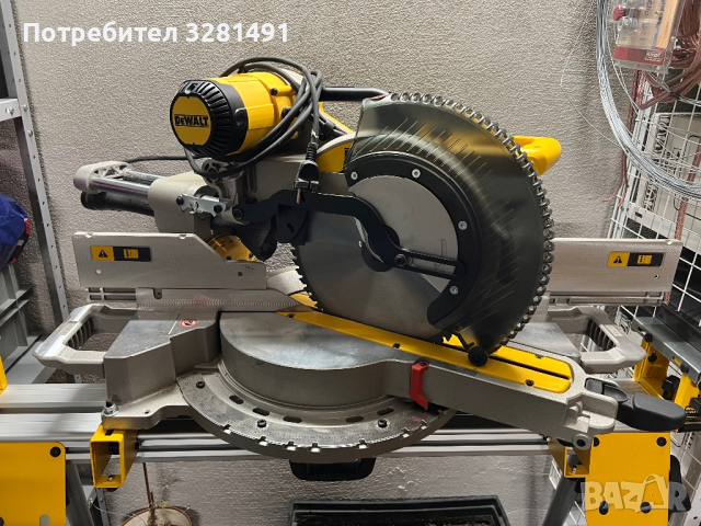 Настолен потапящ циркуляр DEWALT DWS780 и маса многофункционална DEWALT DE7033 комлект, снимка 2 - Циркуляри - 44588472