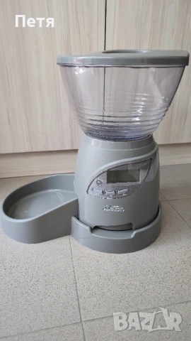 Автоматичен диспенсър за суха храна за кучета и котки Trixie Le Bistro