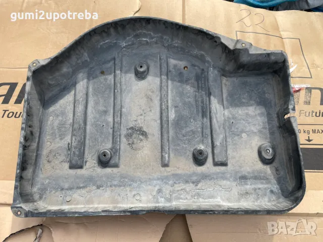 Кора под резервоара за Mercedes E class W211 V6 4matic Kombi OM642 A2116190838, снимка 2 - Части - 49491460