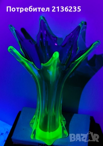 Мурано ваза от ураново стъкло – 28 см, снимка 4 - Антикварни и старинни предмети - 51946809