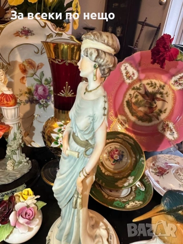 Capodimonte Italy  Circa 1987 Dear Studio figurine of an elegant lady’s Код P2068, снимка 6 - Декорация за дома - 53998008