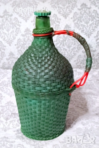 Винтидж дамаджана със зелена плетена оплетка и дръжка – отлична запазеност