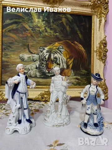 Порцеланови фигури на кавалери във викториански стил. Перфектно състояние., снимка 1