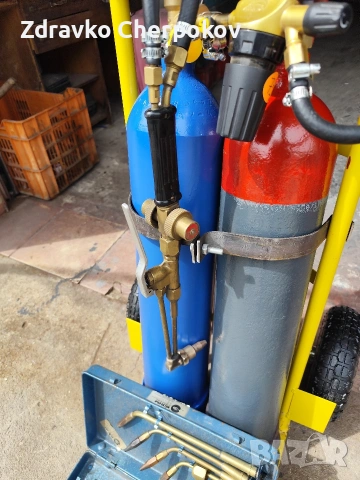 Мобилен оксижен 2х8литра бутилки , снимка 2 - Други инструменти - 54217456