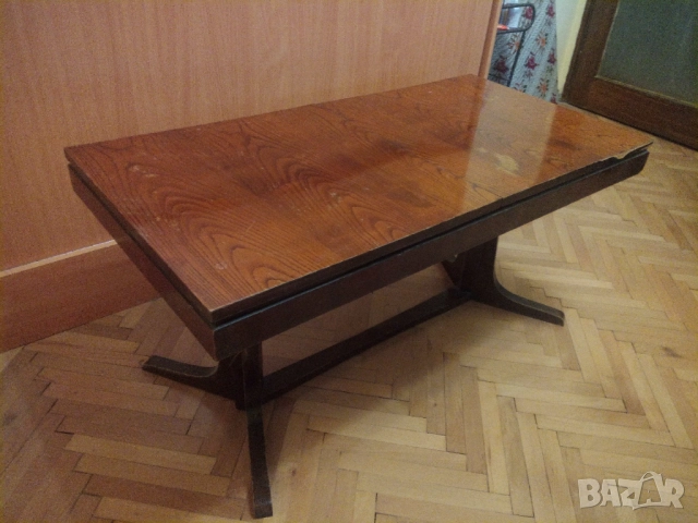 Дървена масичка