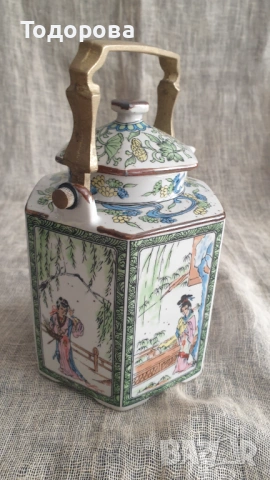Порцеланов чайник с месингова дръжка и   азиатски мотиви.Шестоъгълна форма, снимка 8 - Сервизи - 54315958