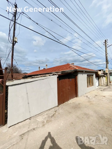 Продава къща на 100 метра от Дунавската градина с нов покрив и дограма , 9 стаи