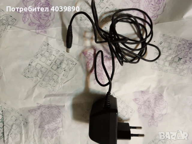 Продавам стари зарядни за мобилни телефони , снимка 3 - Оригинални зарядни - 54155564