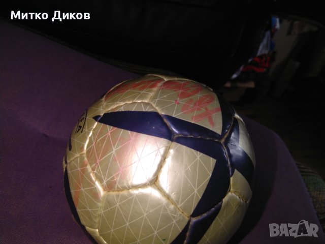 Малка топка нова не спада маркова на Адидас 2005г подписана от Христо Стоичков?, снимка 9 - Футбол - 40726001
