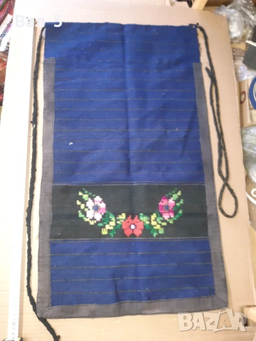 Автентична тъкана вълнена престилка , носия