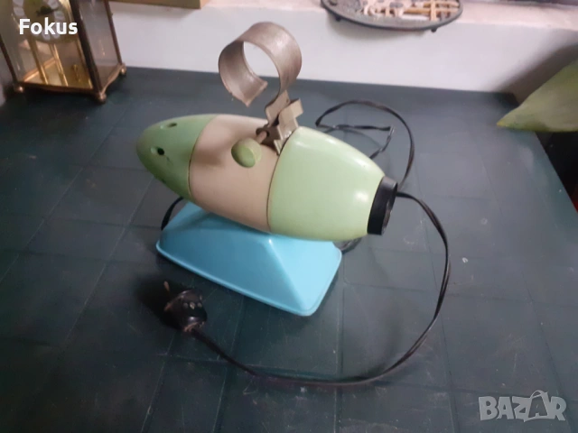 Стар соц. прожекционен апарат