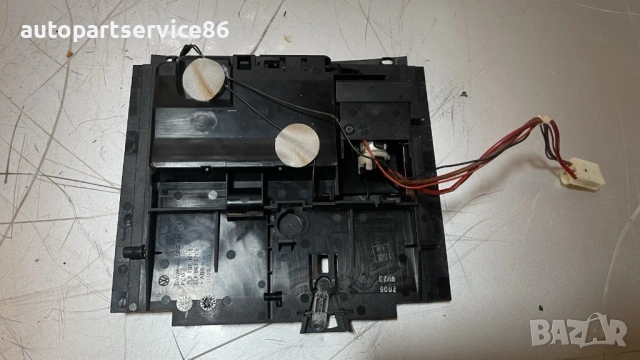 Пепелник преден за Volkswagen Touareg 2.5 TDI (2005) 7L6857961B, снимка 3 - Части - 54158481