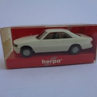HERPA 1/87 H0 MERCEDES BENZ 560 SEC ИГРАЧКА КОЛИЧКА МОДЕЛ, снимка 1 - Колекции - 44387493