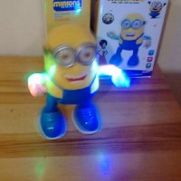 Миньон музикален светещ -танцува, снимка 1 - Музикални играчки - 38369710