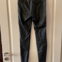 Кожен черен елегантен панталон клин Zara цип на крачола, снимка 4 - Панталони - 42353534