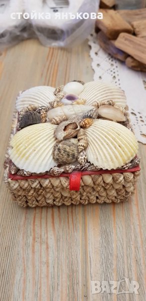 Продавам кутийка за бижута с мидички и раковини , снимка 1