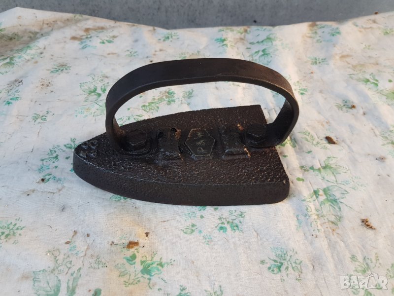 Стара чугунена ютия, снимка 1