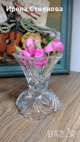 Кристален свещник,  височина 11 см. Може да се използва и за малка вазичка от другата страна. , снимка 1