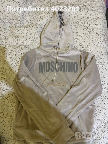 Екип на Moschino, снимка 2 - Комплекти - 54220429