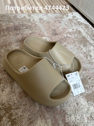 Yeezy Slide джапанки, снимка 2 - Джапанки - 54303354