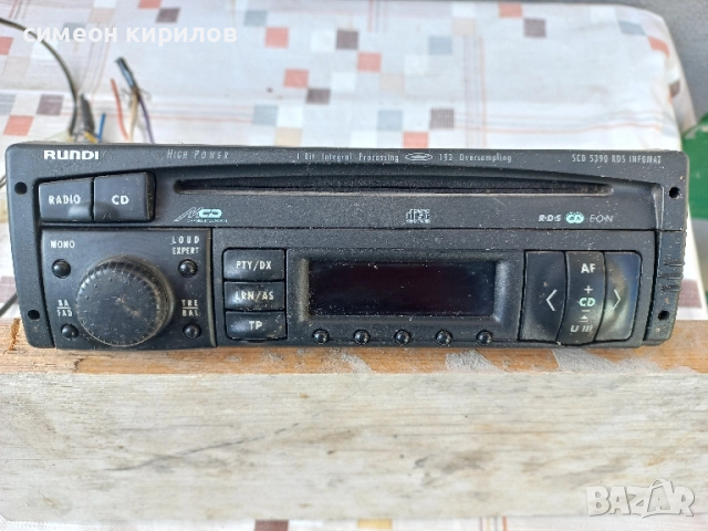 Продавам авторадиокасетофон Grunding.