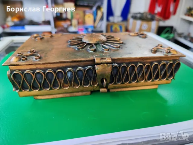Кована медна кутия, снимка 2 - Антикварни и старинни предмети - 47403602