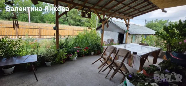 Двуетажна къща в с. Клокотница, снимка 3 - Къщи - 56496197