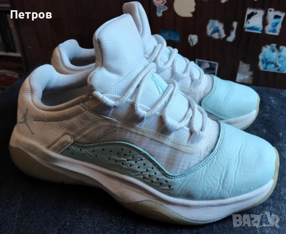 Дамски Nike Air Jordan 11 CMFT Low, цвят „Glacier Blue“- 36,5, снимка 5 - Маратонки - 53847105
