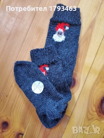 Ръчно плетени мъжки коледни чорапи размер 38, снимка 2 - Мъжки чорапи - 50753132