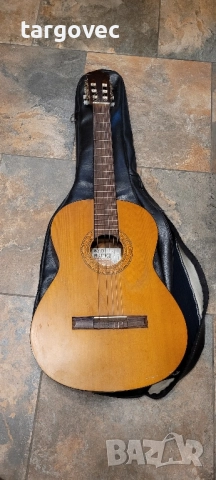 класическа китара с калъф