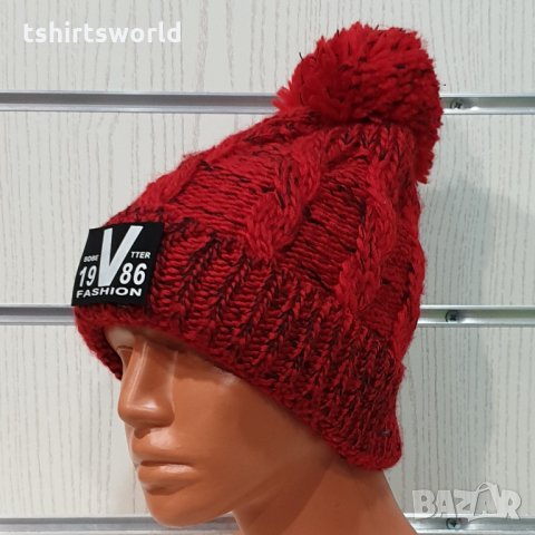 Нова дамска зимна червена шапка с пух/помпон, снимка 2 - Шапки - 31692242