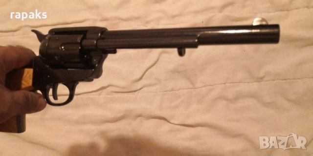 Нестреляща колекционерска реплика на емблематичният револвер Колт 45 писмейкър. За колекция, игра и , снимка 4 - Колекции - 31459290