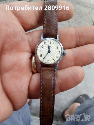 Стар съветски часовник Заря , снимка 1 - Антикварни и старинни предмети - 37022054