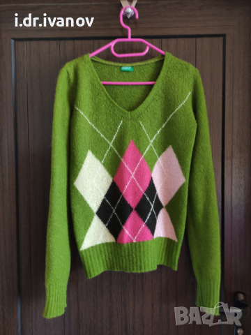 Вeneton цветна топла блуза с остро деколте, снимка 1 - Блузи с дълъг ръкав и пуловери - 44679378