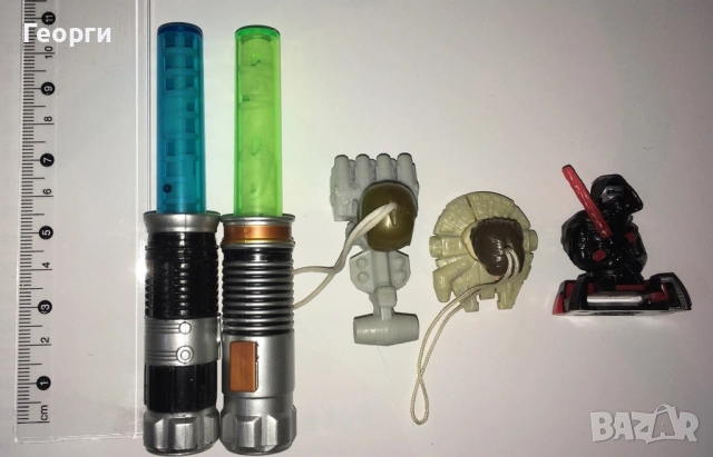 Лот фигурки и лазерни мечове на Междузвездни войни (Star Wars) + Kinder от Италия. 