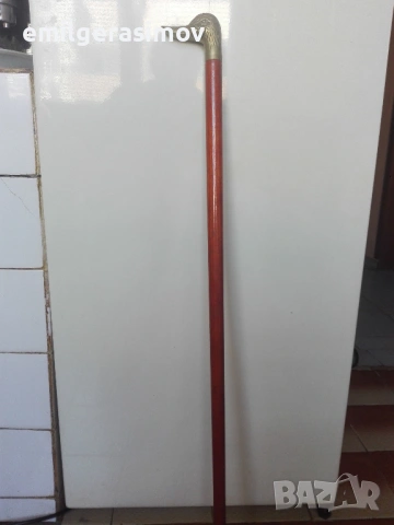 Туристически бастун и ножица за храсти.