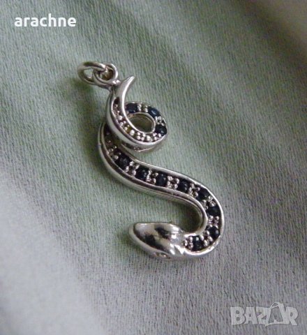 Сребърен медальон с природни сапфири