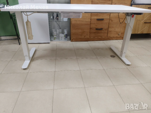 Регулируема работна маса