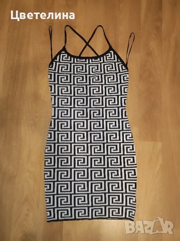 Дамска рокля с геометрични фигури размер S/M цена 27 лв. + подарък гривна 