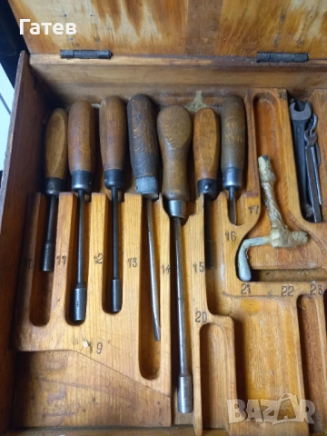 Автентични инструменти от миналия век