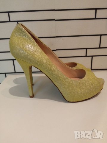 GUESS дамски обувки на ток , снимка 1 - Дамски елегантни обувки - 37052621