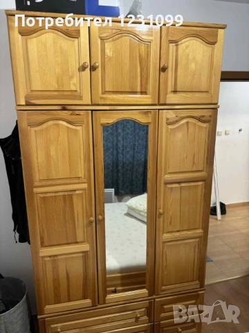 Масивни дървени мебели в отлично състояние, снимка 4 - Гардероби - 53083812