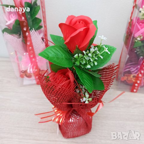 3534 Изкуствен букет рози с надпис I love you, в кутия, снимка 4 - Декорация за дома - 39529443